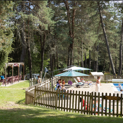 Camping familial avec piscine chauffee