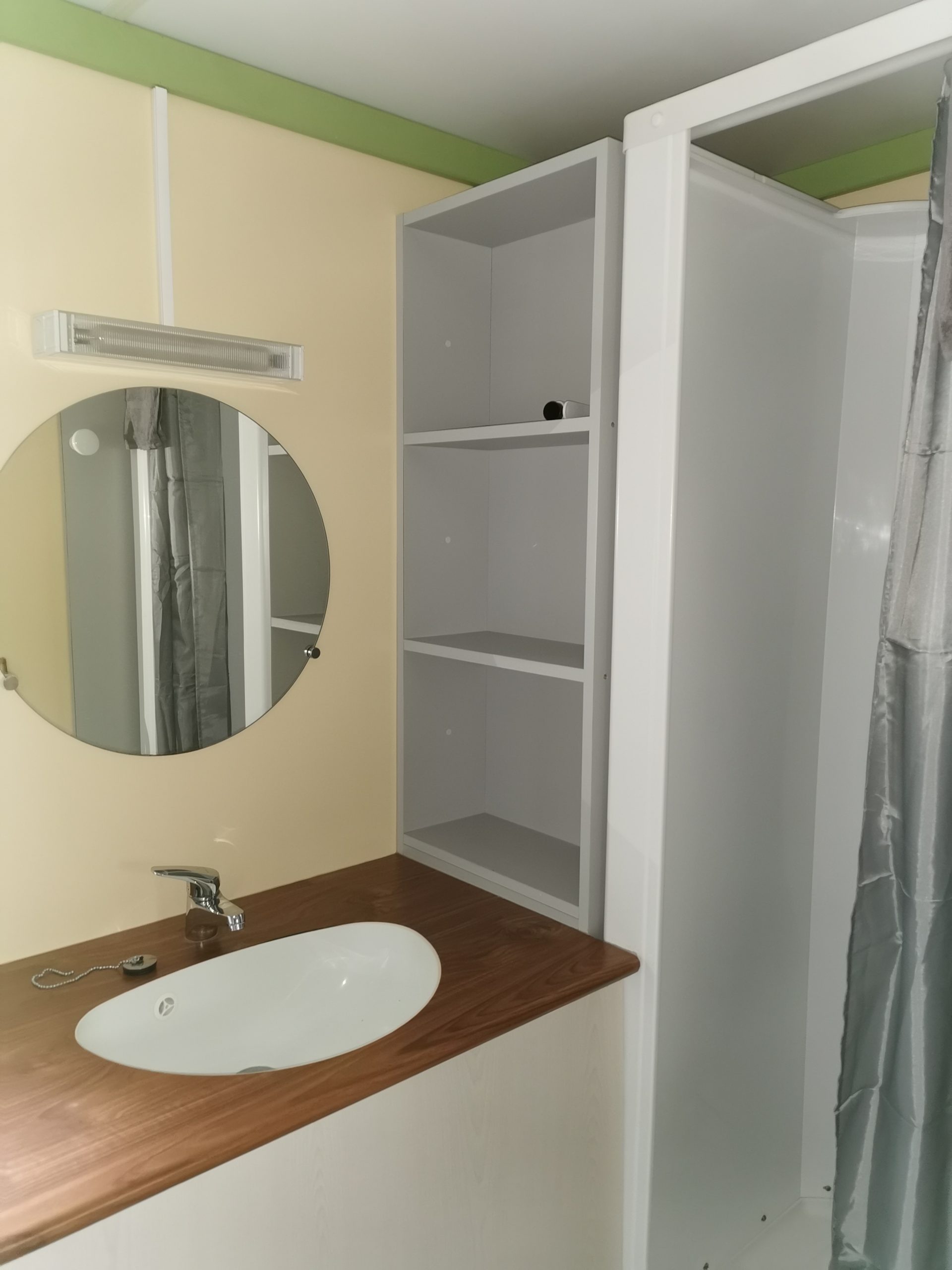Mobil-home-avec-salle-de-bain