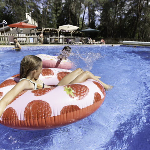 Camping-avec-piscine-plateau-millevaches